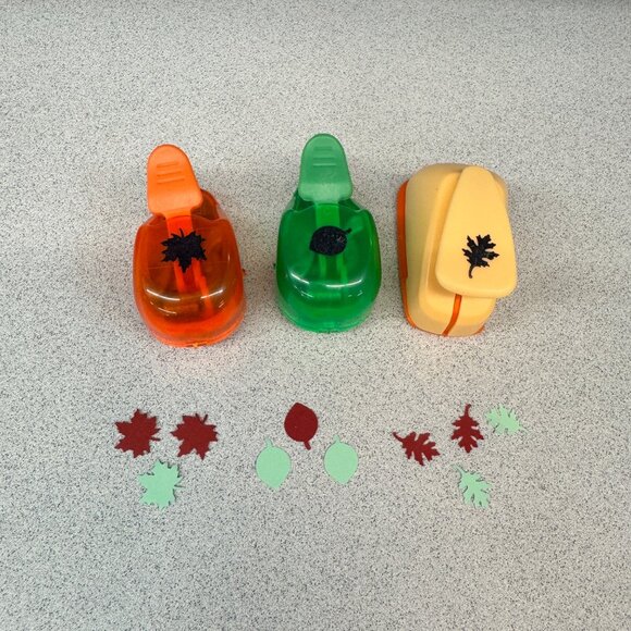 Lot of 11 Assorted Craft Paper Punches Set - Shapes Include Leaf Heart & More - Picture 2 of 13